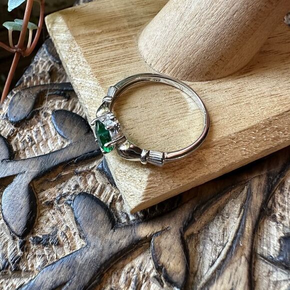 Sterling Silver Emerald Claddagh Ring Sizes 6,7,8 - Picture 6 of 6